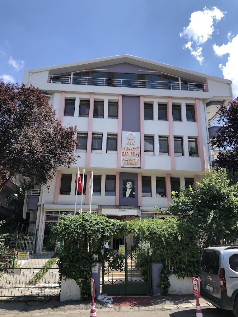 Melahat Demirbaş Huzur ve Yaşlı Bakımevi